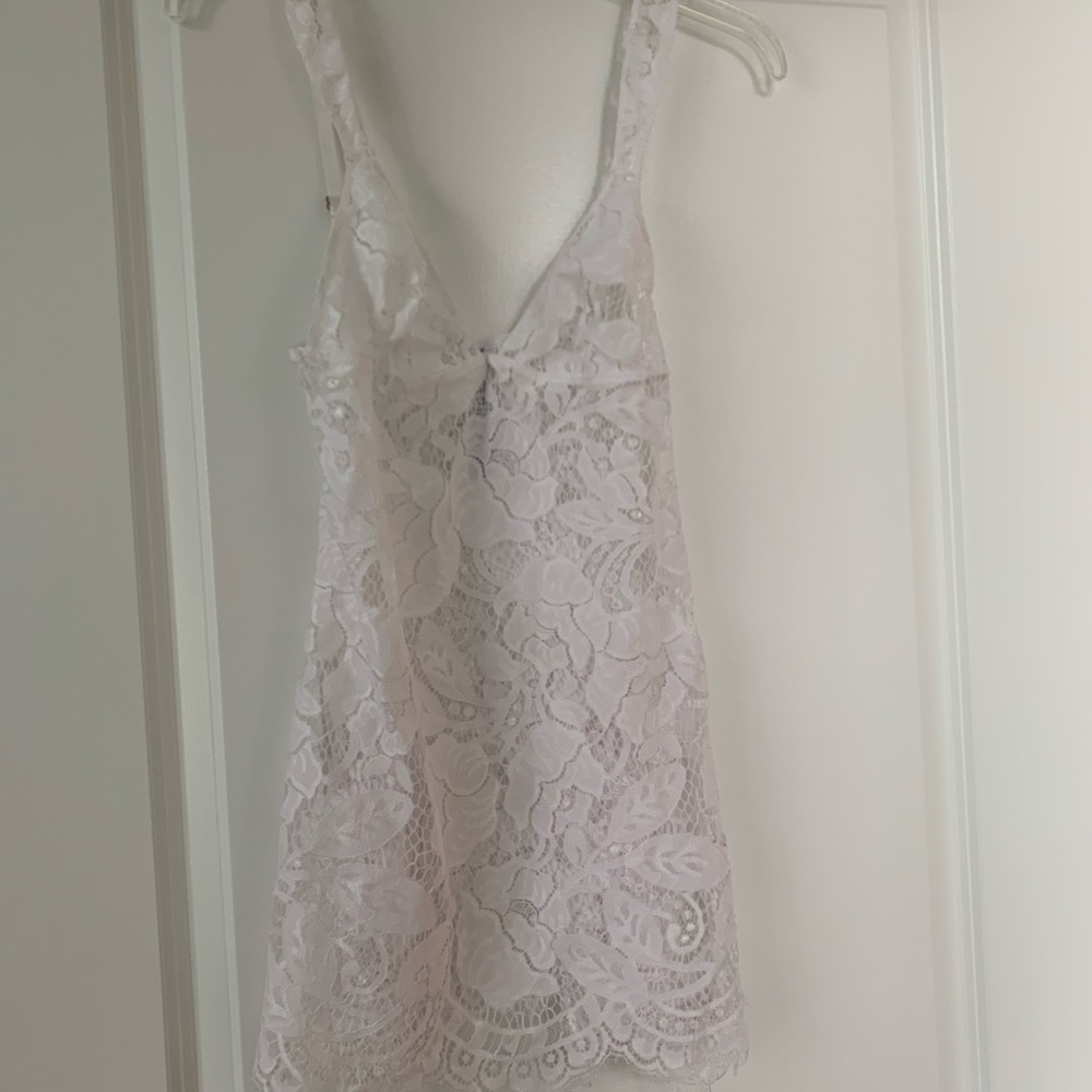 Sexy lace night gown 🤍
